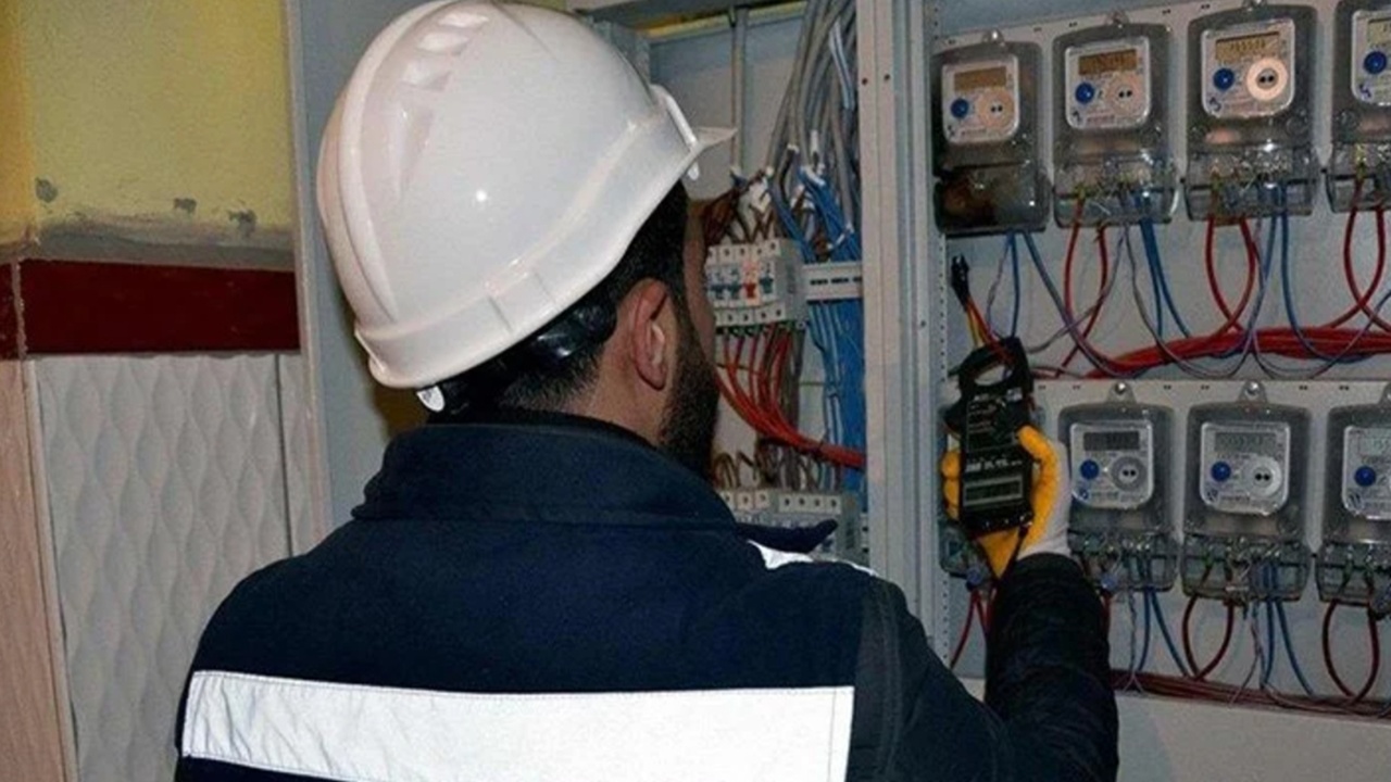 1 Mart’ta Başlıyor! Tüm Elektrik Abonelerinin Sayaçları Tek Tek Sökülecek