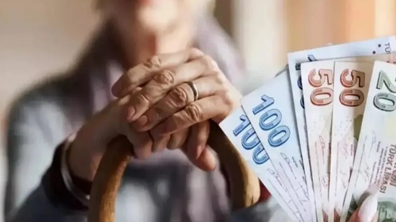 20 bin TL maaş alan emekliye rekor ek ödeme! Maaşını taşıyan hemen alıyor