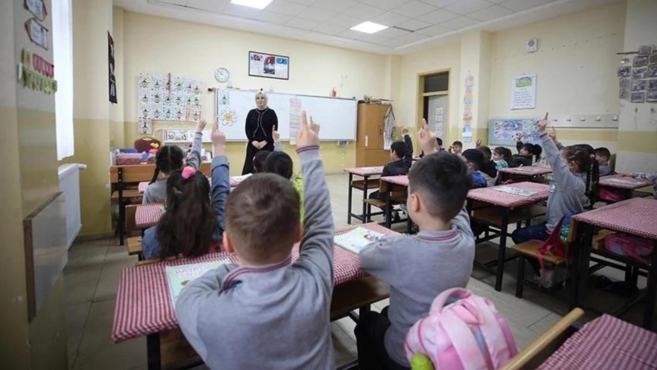 Ara Tatil Kalkıyor! Bakan Tekin Resmen Duyurdu