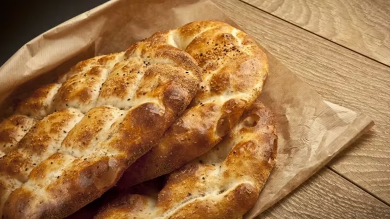 Bayat Pideyi Çöpe Atmayın! Yeniden Pamuk Gibi Yapmanın Sırrı Çıktı