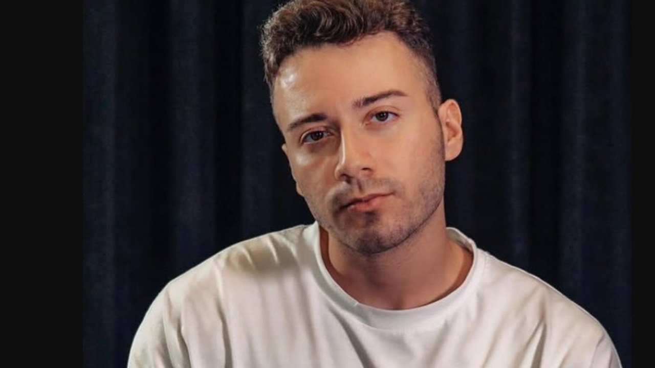 Enes Batur Havalimanında Gözaltına Alındı