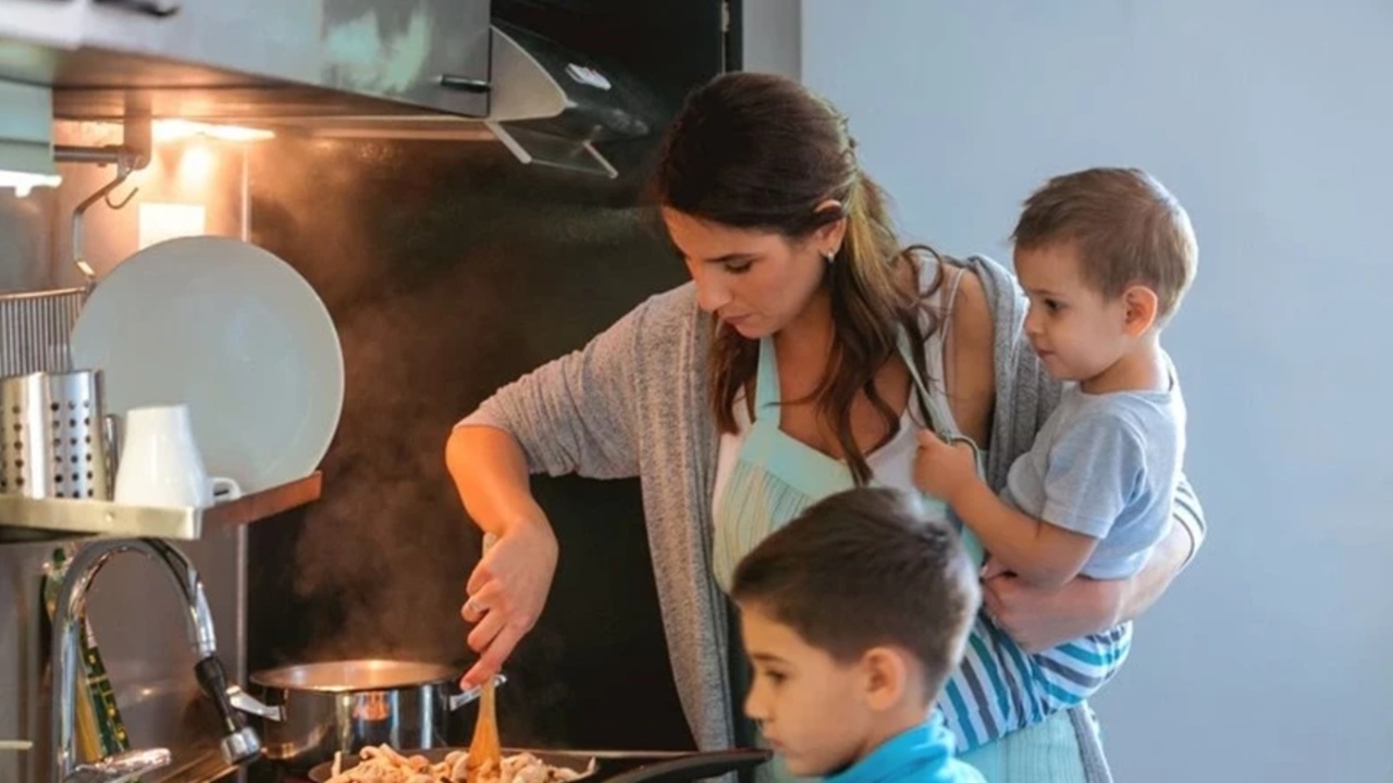 Ev Kadınlarına Devlet Destekli Emeklilik ve “Annelik Maaşı” Teklifi Meclis’te!