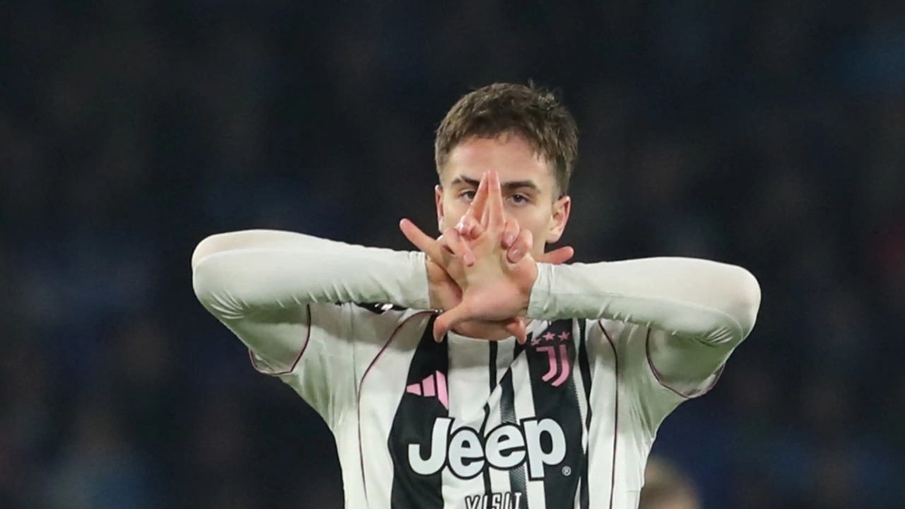 Kenan Yıldız’ın Telefonundaki Detay Olay Oldu! Sosyal Medya Yorum Yağdırdı