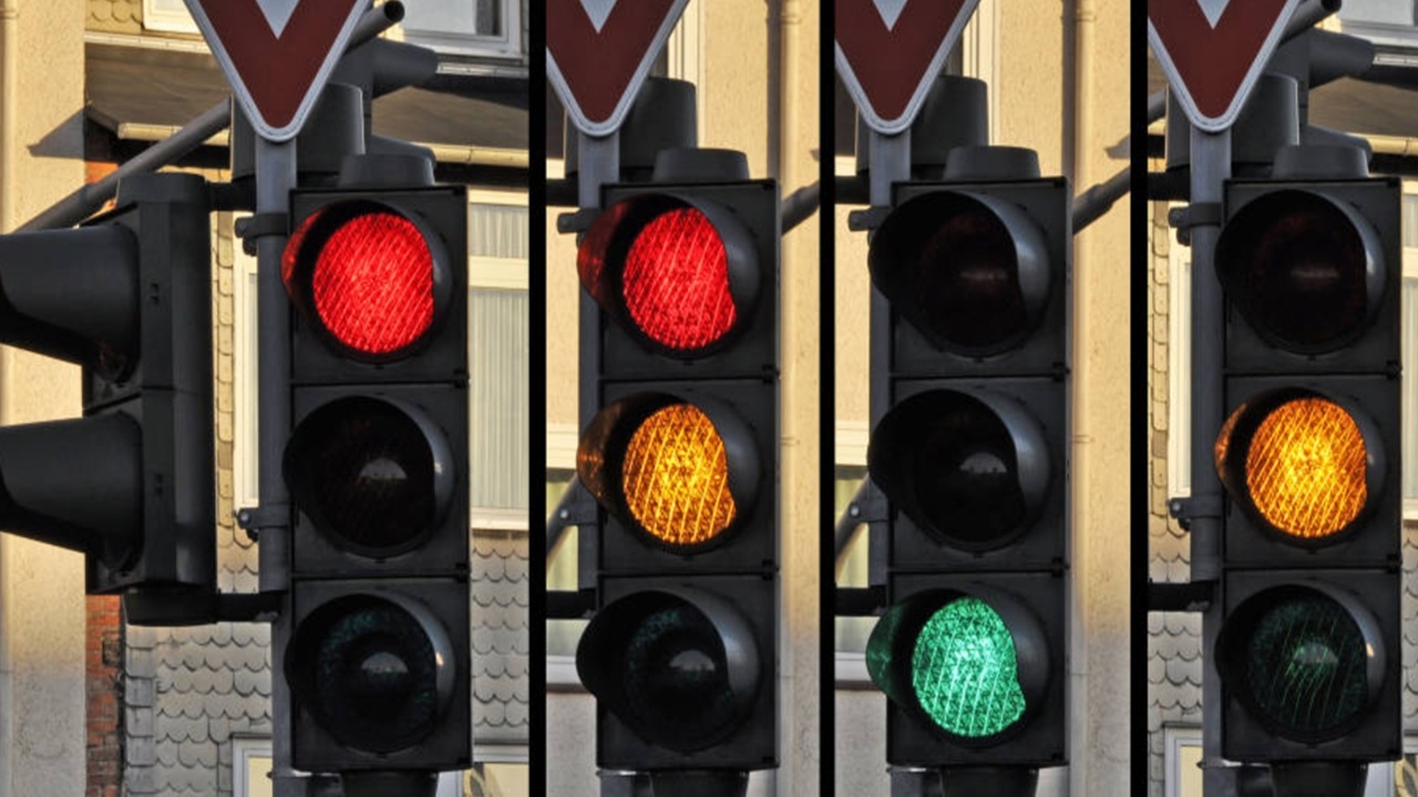 Trafik Lambalarına Yeni Renk Eklendi! İşte Beyaz Işığın Anlamı